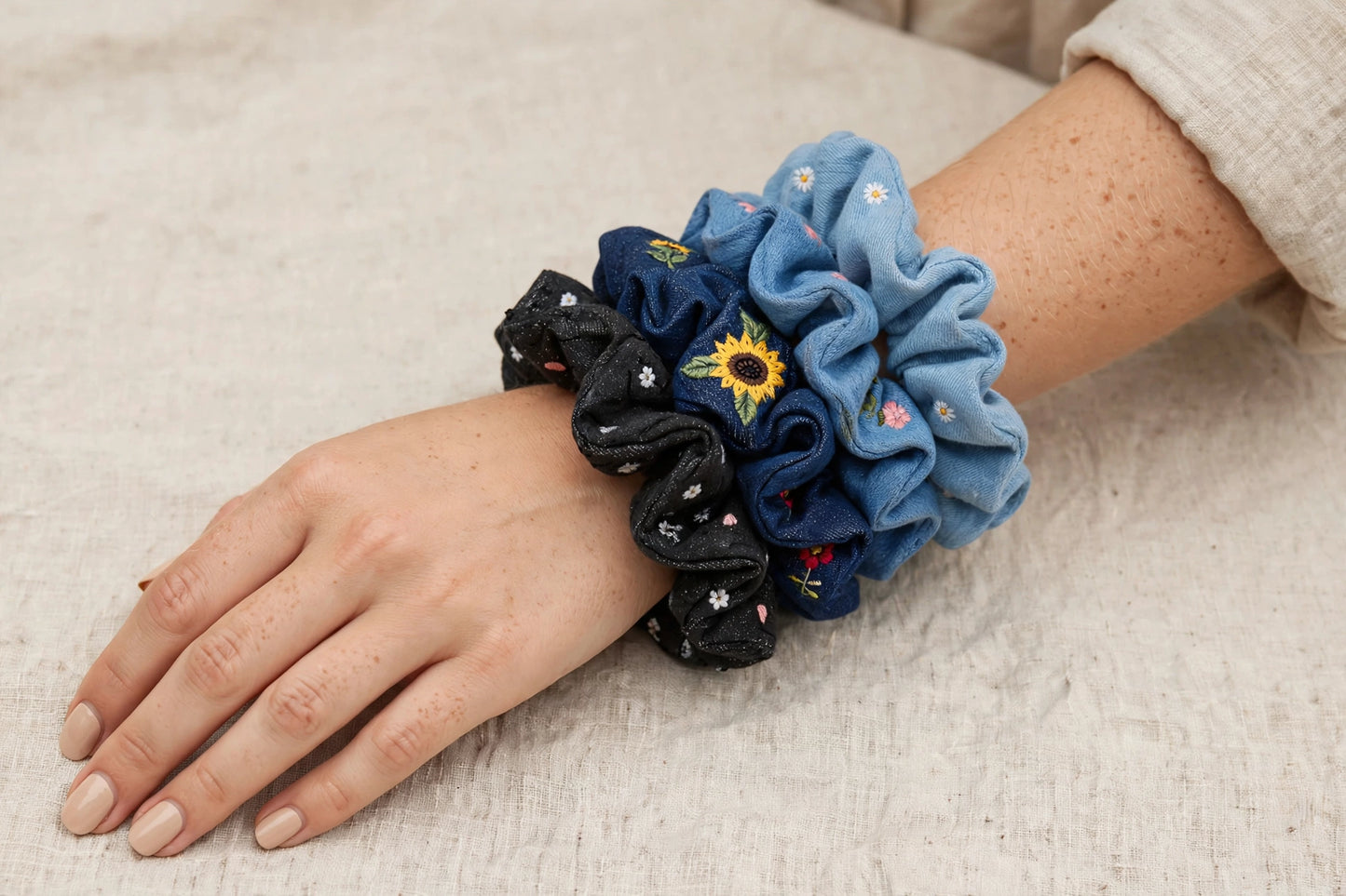 Set 5 Scrunchies de Mezclilla Bordada | Denim con Flores | Jeans